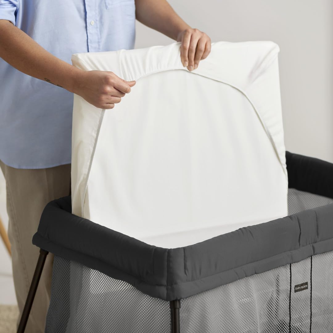 Travel Crib with Fitted Sheet L29740