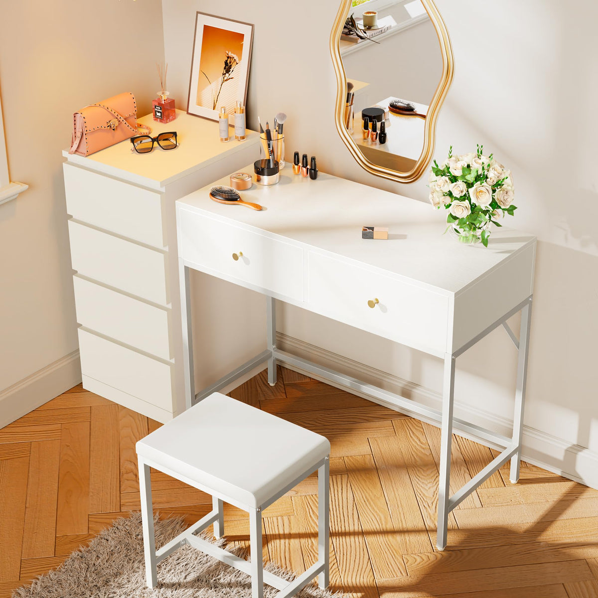 White Desk with 2 Drawers Q677