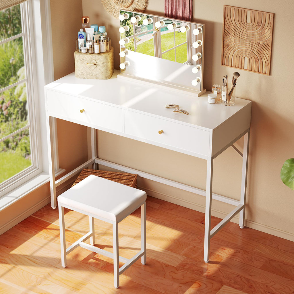 White Desk with 2 Drawers Q677